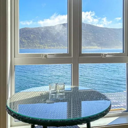 3 Bedroom Awesome In Gursken Holiday home Larsnes