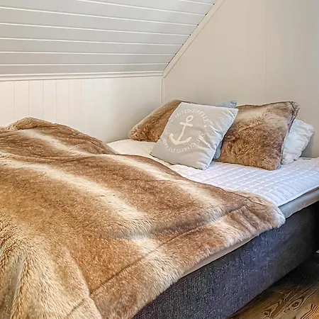 3 Bedroom Awesome In Gursken Larsnes